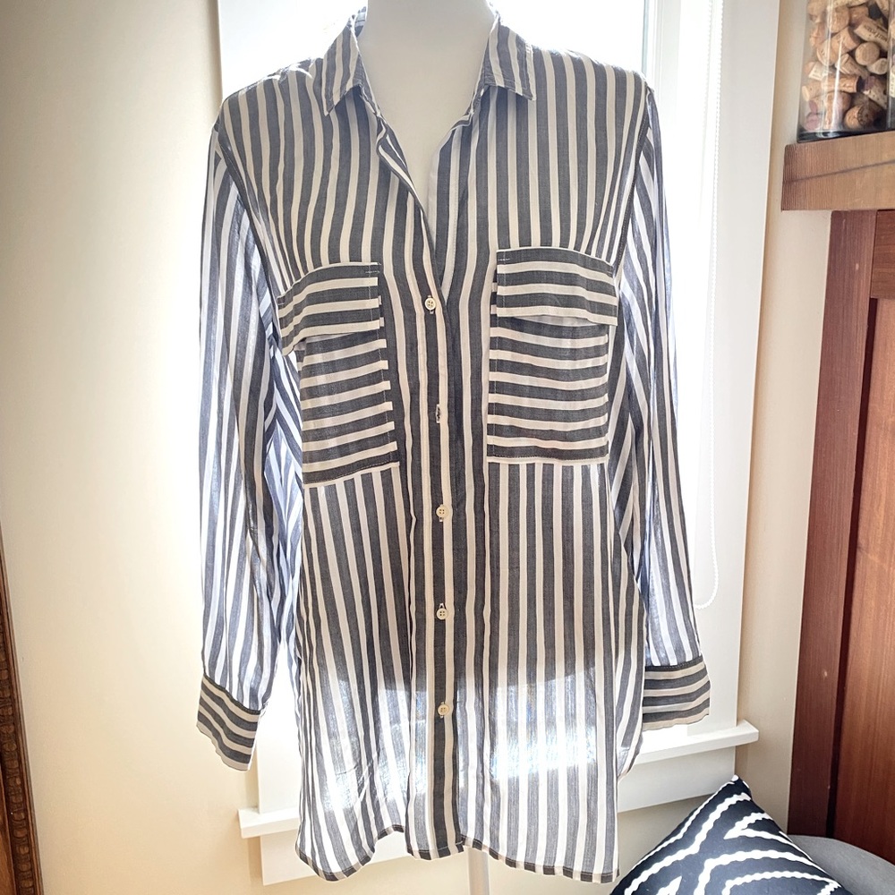 The Gap - long sleeved shirt